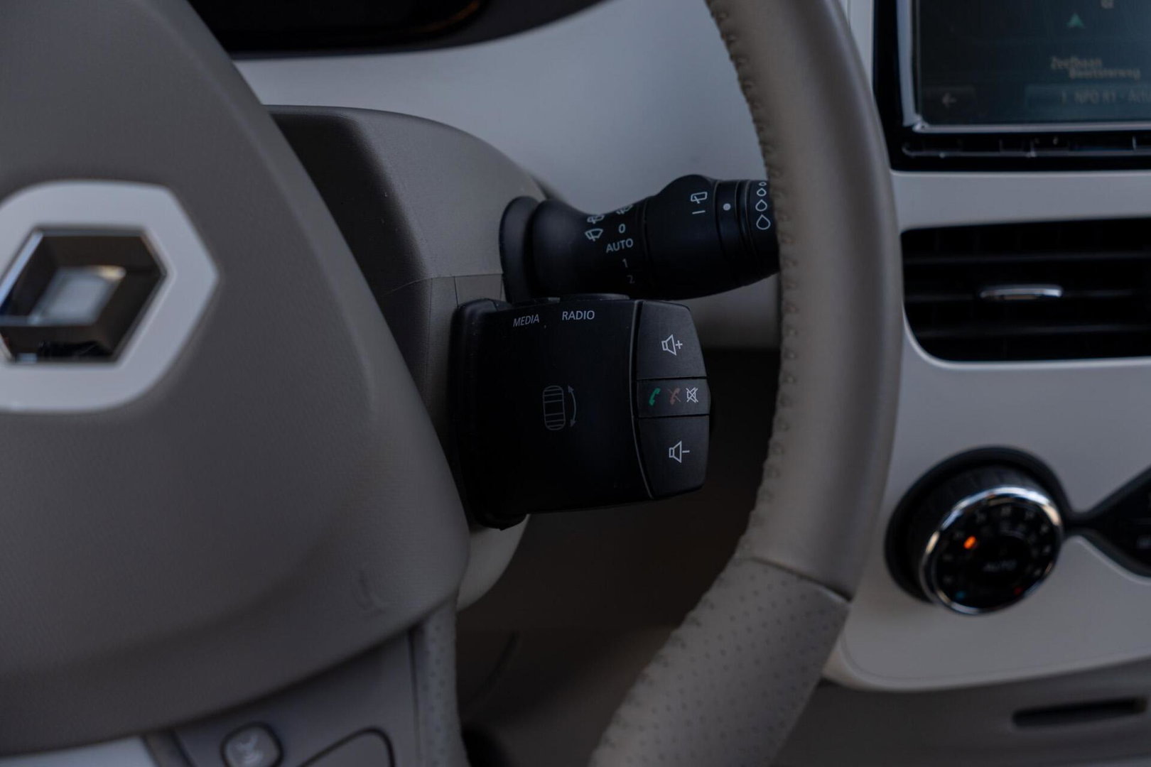 Renault ZOE Q210 Intens Quickcharge 22 kWh | incl. Accu | Clima | PDC | Navi | Cruise | Keyless |