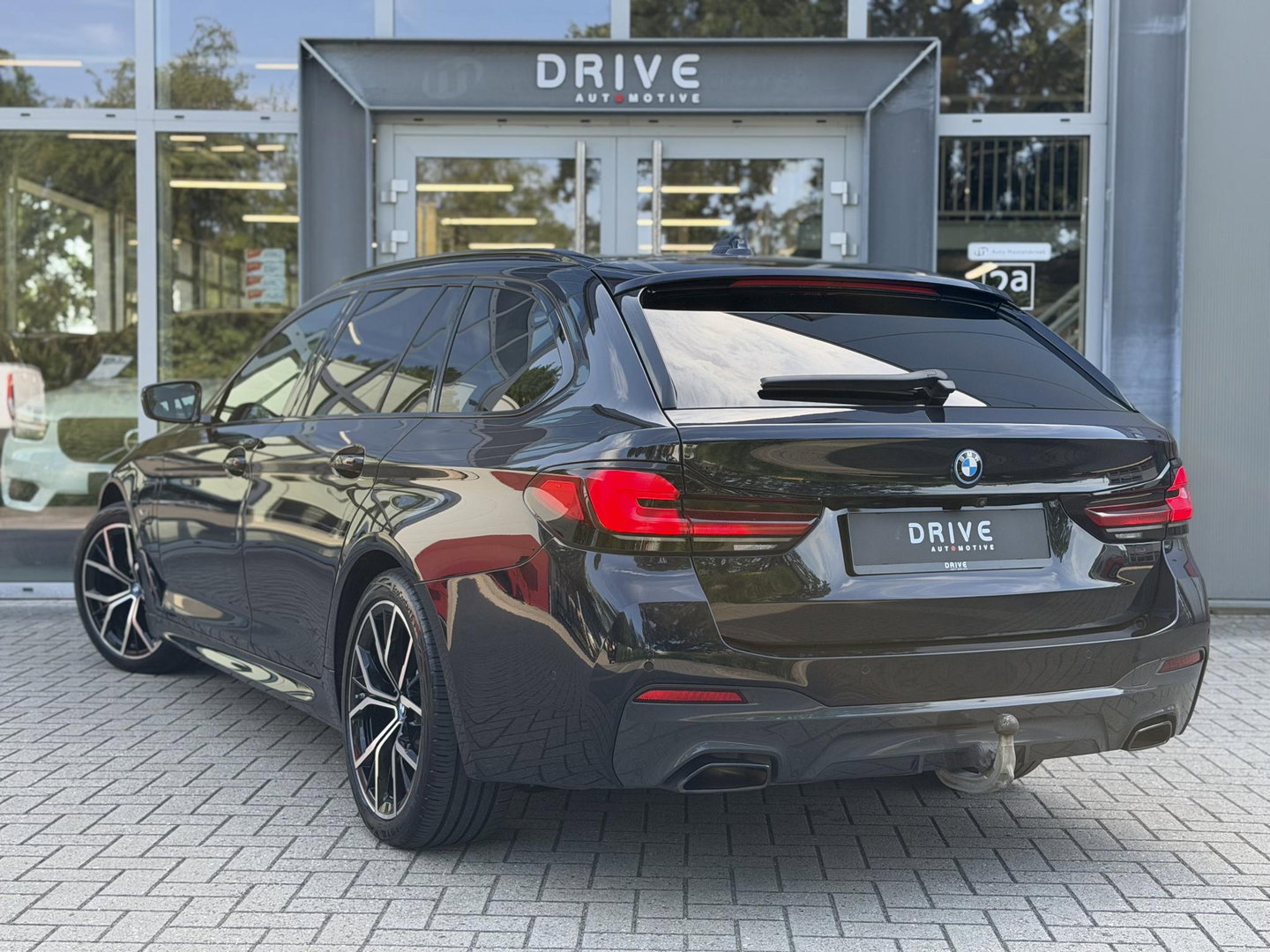 BMW 5 Serie Touring 530e xDrive High Ex. M-Sport |Pano|M-Seats|HUD|Laser|Trekhaak|19"