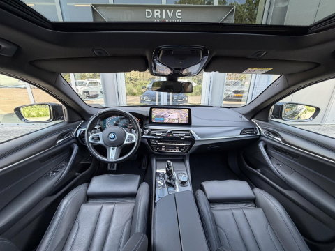 BMW 5 Serie Touring 530e xDrive High Ex. M-Sport |Pano|M-Seats|HUD|Laser|Trekhaak|19"