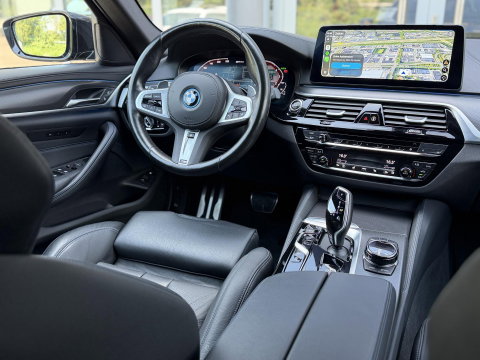 BMW 5 Serie Touring 530e xDrive High Ex. M-Sport |Pano|M-Seats|HUD|Laser|Trekhaak|19"