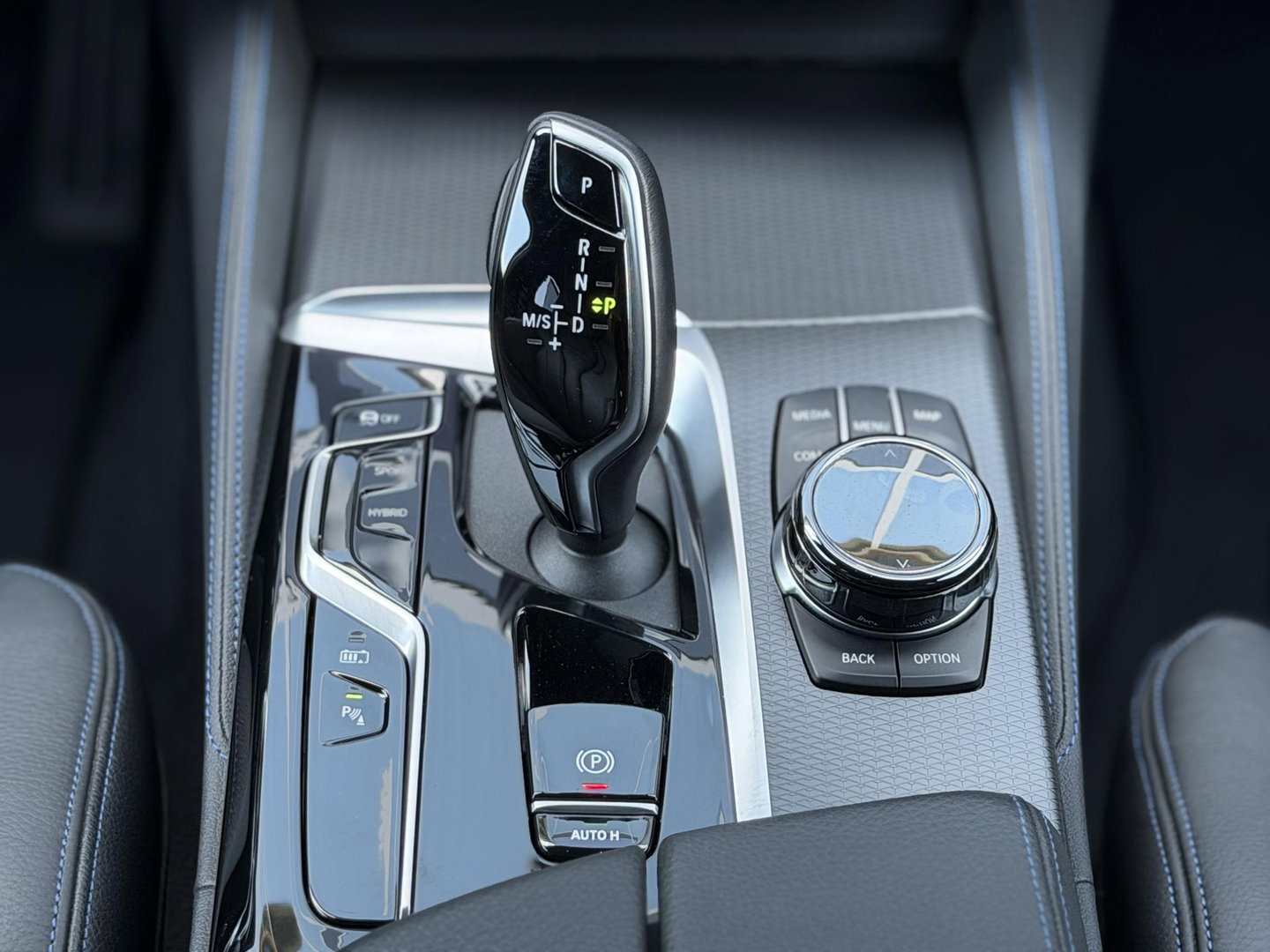 BMW 5 Serie Touring 530e xDrive High Ex. M-Sport |Pano|M-Seats|HUD|Laser|Trekhaak|19"