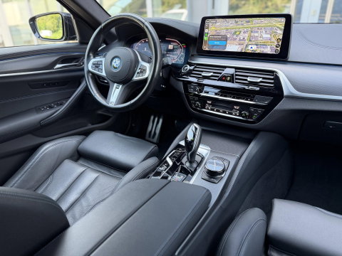 BMW 5 Serie Touring 530e xDrive High Ex. M-Sport |Pano|M-Seats|HUD|Laser|Trekhaak|19"