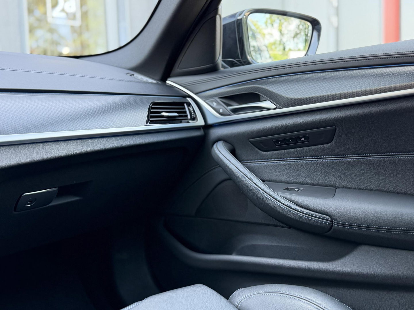 BMW 5 Serie Touring 530e xDrive High Ex. M-Sport |Pano|M-Seats|HUD|Laser|Trekhaak|19"