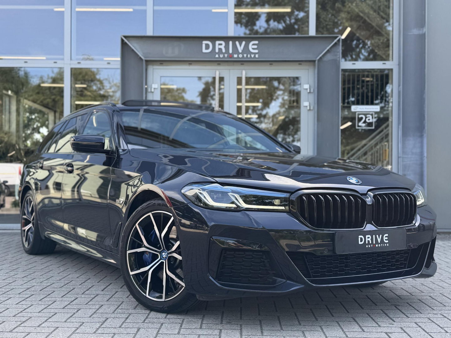 BMW 5 Serie Touring 530e xDrive High Ex. M-Sport |Pano|M-Seats|HUD|Laser|Trekhaak|19"