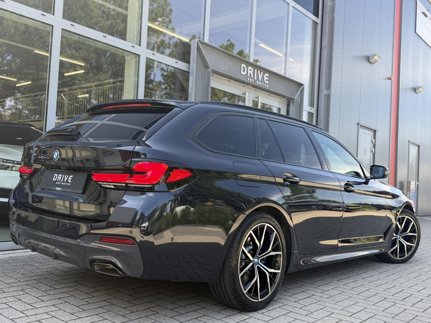 BMW 5 Serie Touring 530e xDrive High Ex. M-Sport |Pano|M-Seats|HUD|Laser|Trekhaak|19"