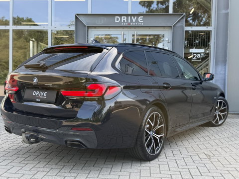BMW 5 Serie Touring 530e xDrive High Ex. M-Sport |Pano|M-Seats|HUD|Laser|Trekhaak|19"