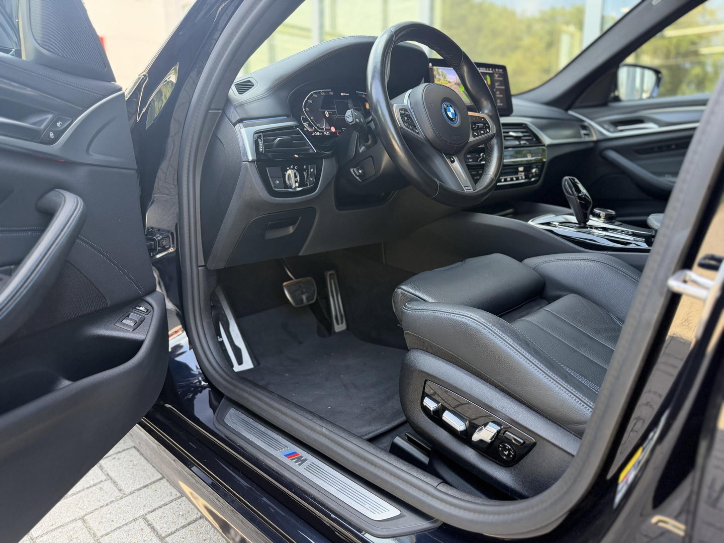 BMW 5 Serie Touring 530e xDrive High Ex. M-Sport |Pano|M-Seats|HUD|Laser|Trekhaak|19"
