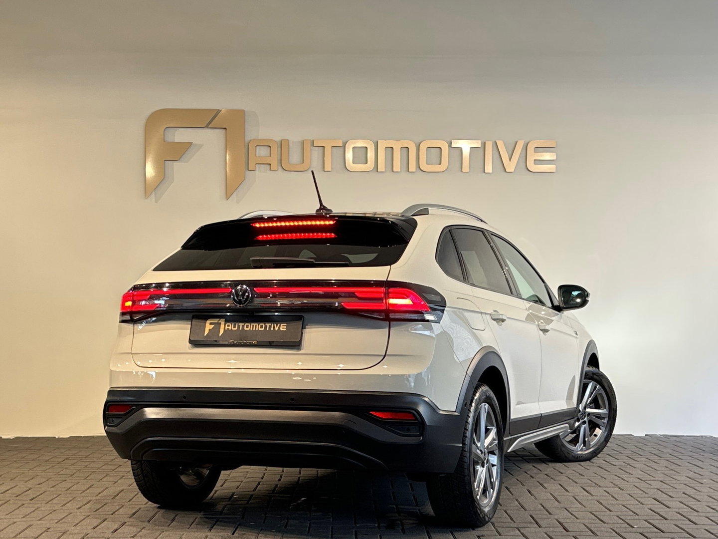 Volkswagen Taigo 1.5 TSI R-Line Beats|Sfeer|Camera|CarPlay