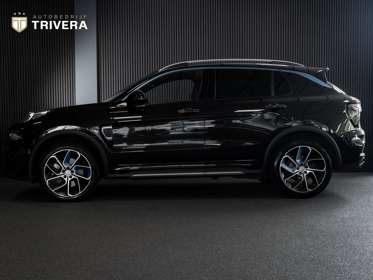 Lynk & Co 01 1.5 l SoH 96% l BTW auto l PANO l INFINITY Sound l Zwarte Hemel l 1ste eig. l 360 CAM l CARPLAY l LMV