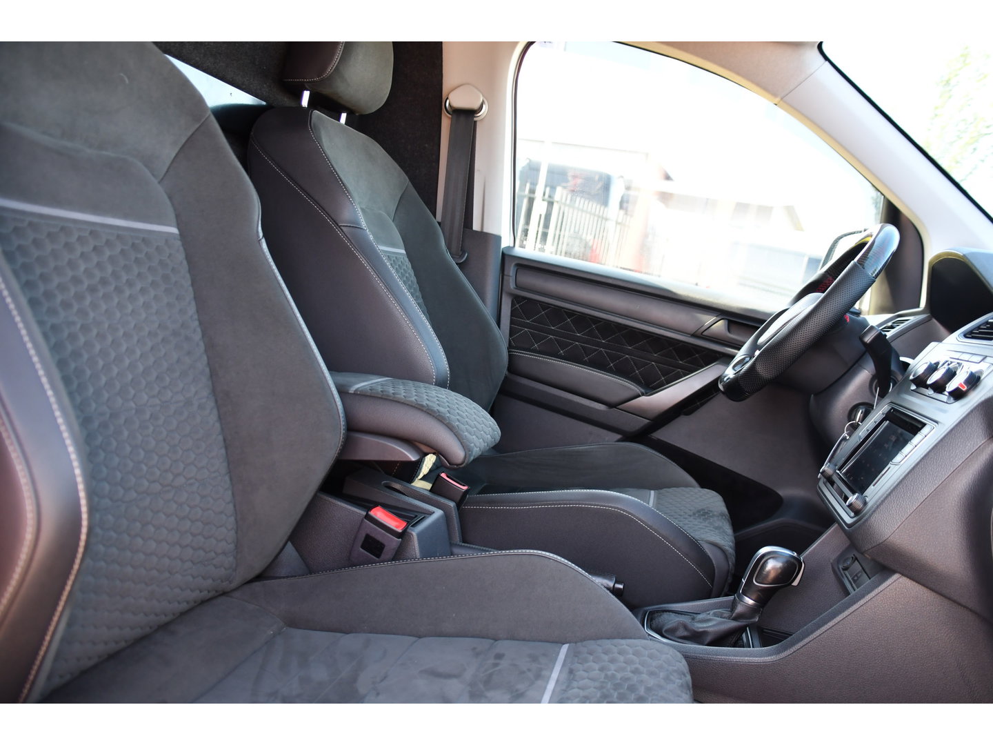 Volkswagen Caddy 2.0 TDI L2H1 BMT Maxi Exclusive PB Edition Cruise, Camera, Carplay, Automaat, 185pk, Alcantara, Sport stoelen, Carbon, Multimedia, Uniek!