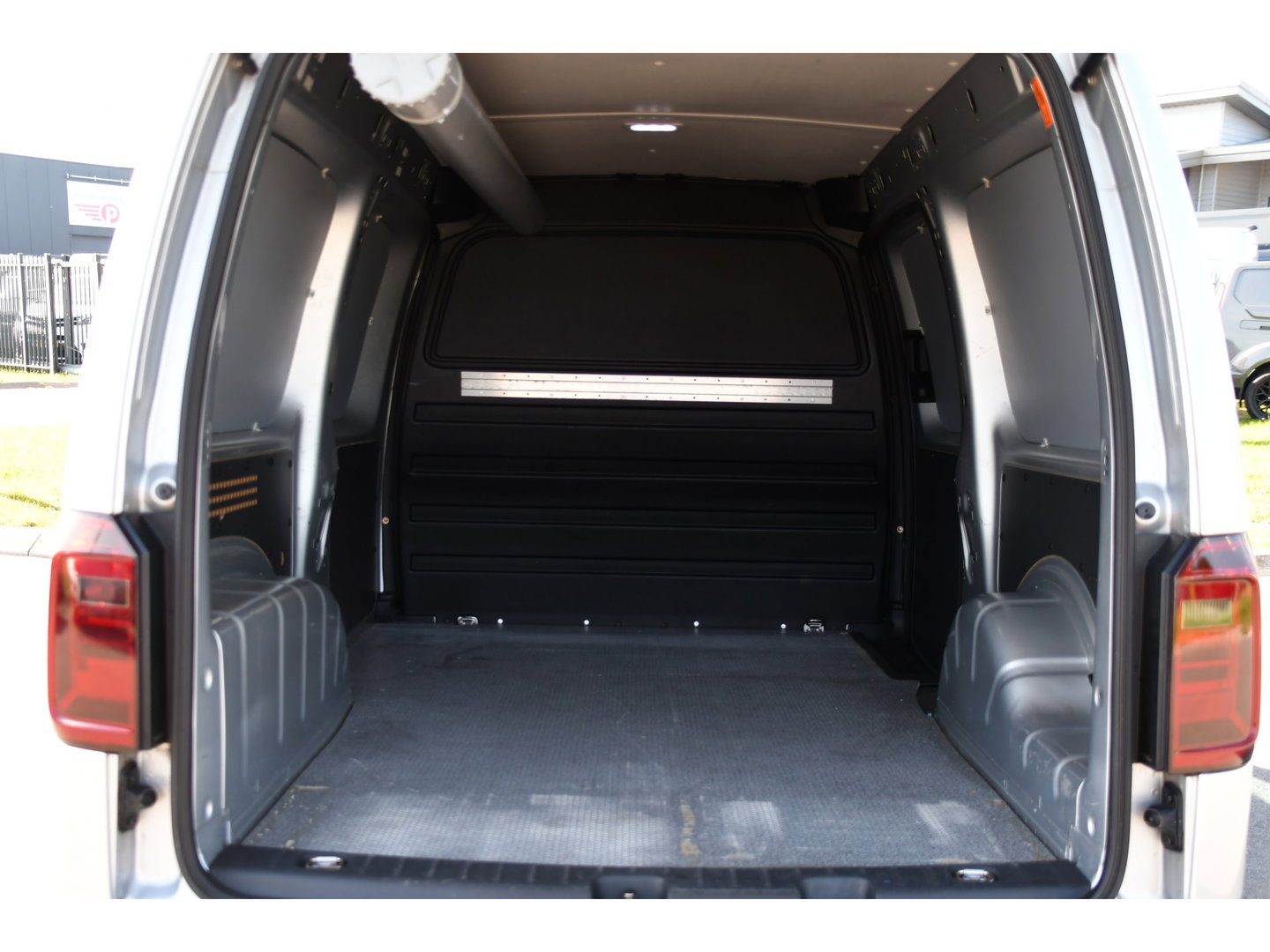 Volkswagen Caddy 2.0 TDI L2H1 BMT Maxi Exclusive PB Edition Cruise, Camera, Carplay, Automaat, 185pk, Alcantara, Sport stoelen, Carbon, Multimedia, Uniek!