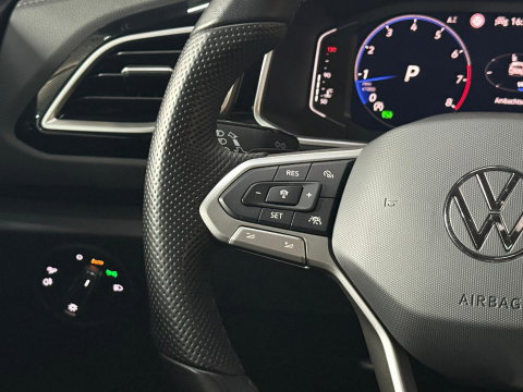 Volkswagen T-Roc 1.5 T-roc*Pano*Camera*Lage KM*