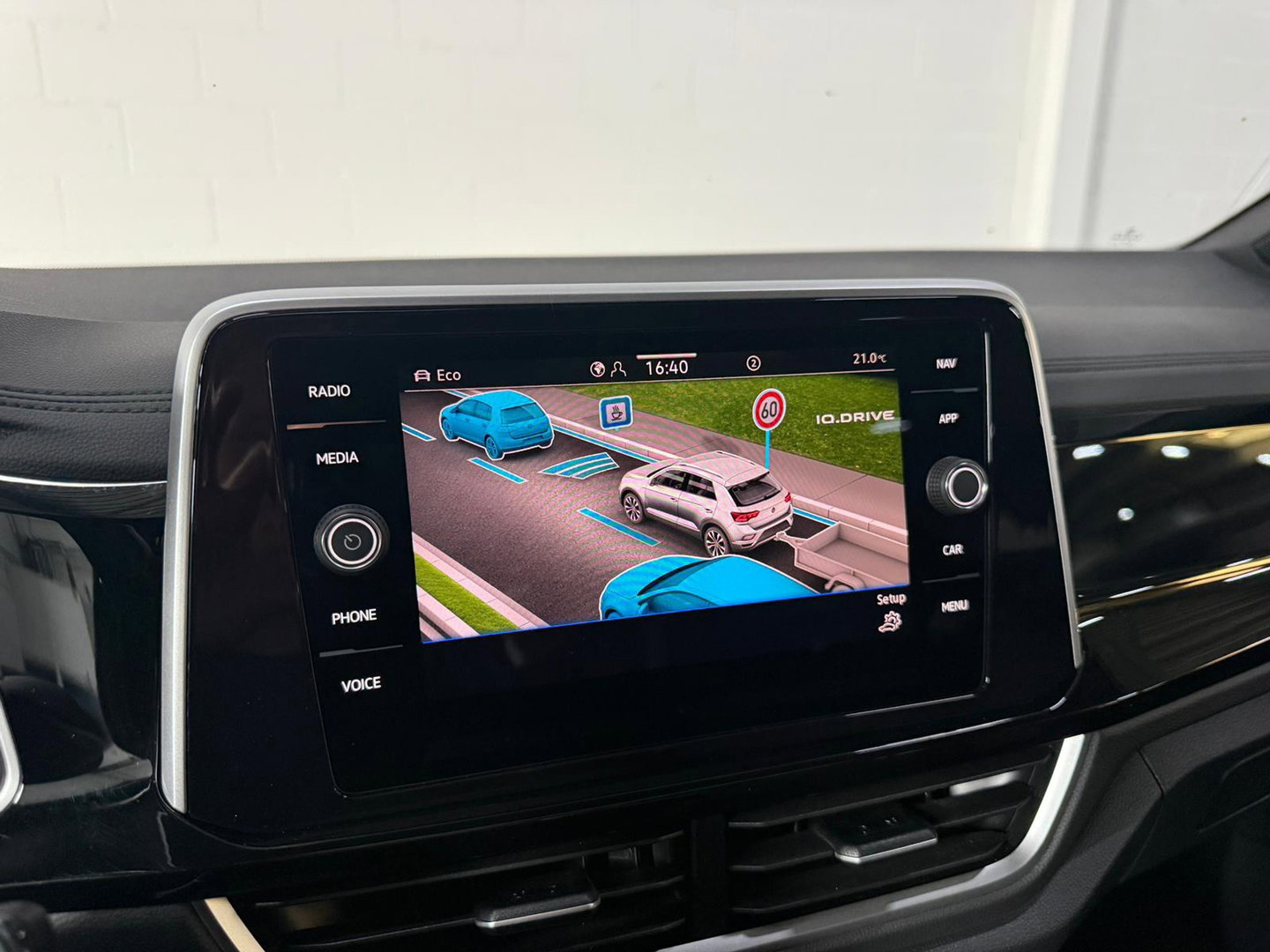 Volkswagen T-Roc 1.5 T-roc*Pano*Camera*Lage KM*