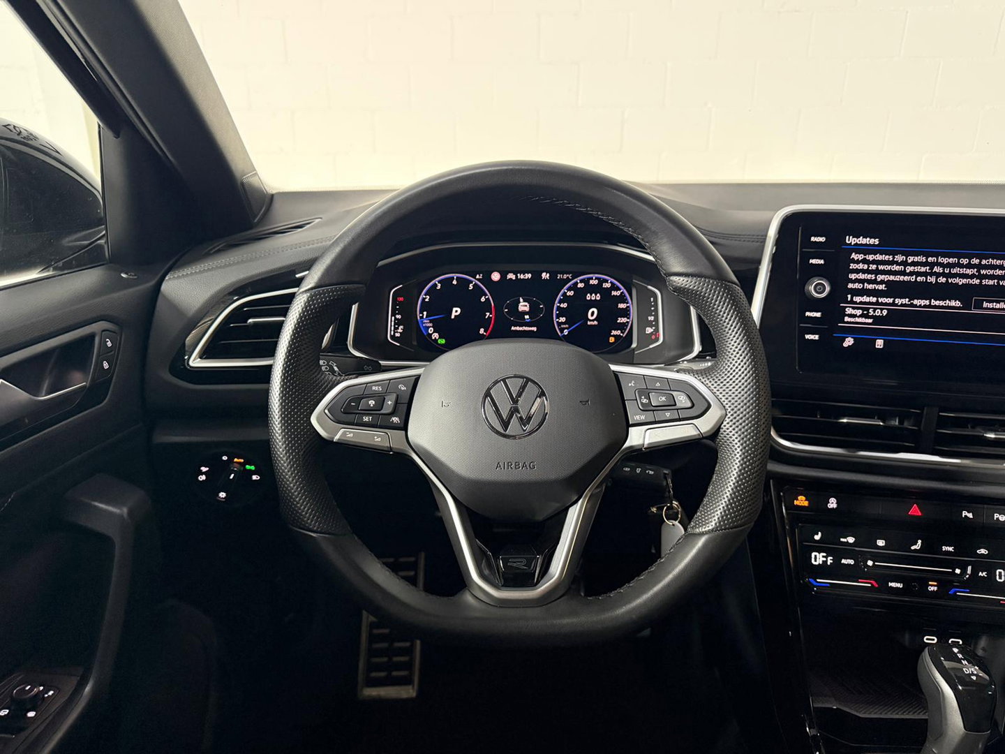 Volkswagen T-Roc 1.5 T-roc*Pano*Camera*Lage KM*