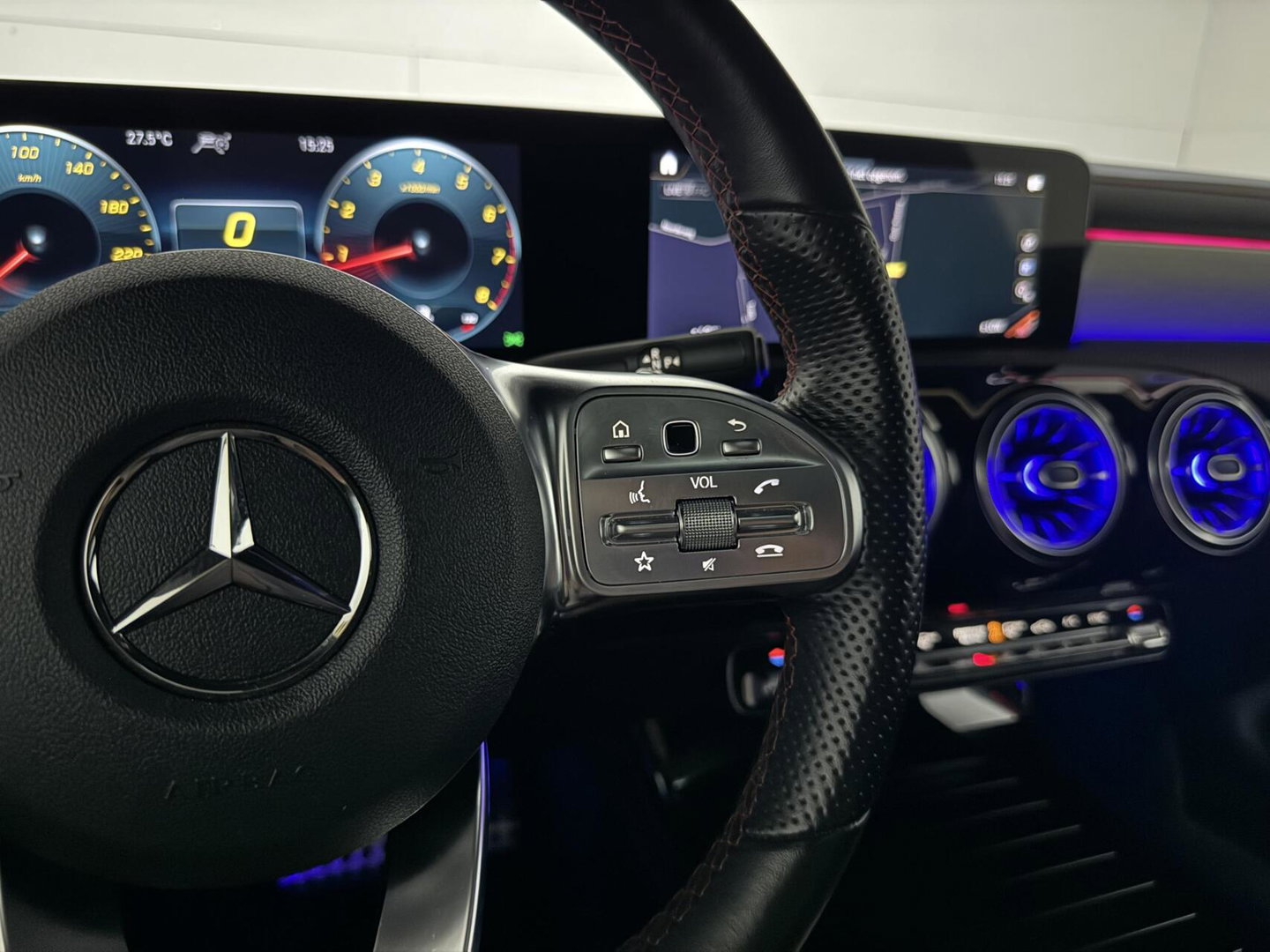 Mercedes-Benz CLA Shooting Brake 200 AMG Magno Grey Matt Pano 360°