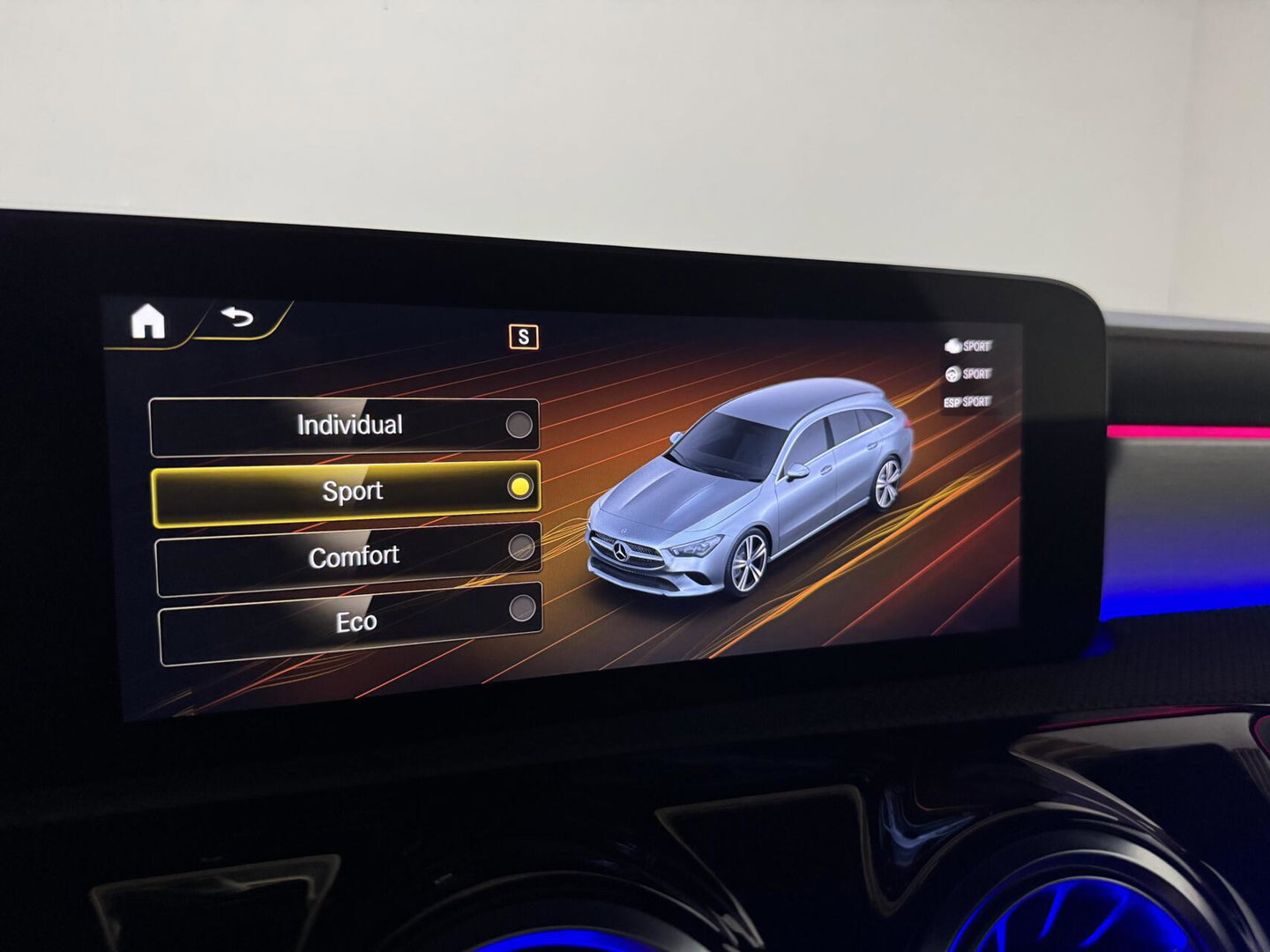 Mercedes-Benz CLA Shooting Brake 200 AMG Magno Grey Matt Pano 360°
