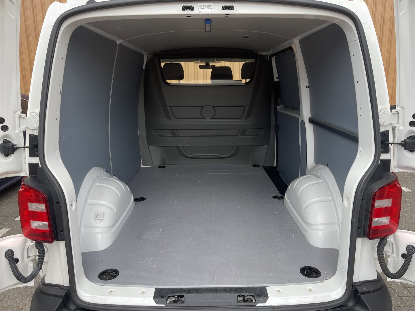 Volkswagen Transporter 2.0 TSI L1H1 | Benzine! | Trekhaak | Cruise Control | Parkeersensoren Achter | Voorruitverwarming | Apple Carplay | Android Auto |
