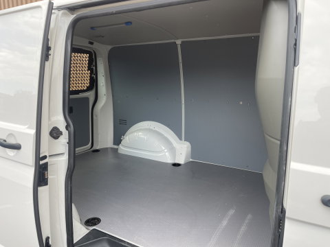 Volkswagen Transporter 2.0 TSI L1H1 | Benzine! | Trekhaak | Cruise Control | Parkeersensoren Achter | Voorruitverwarming | Apple Carplay | Android Auto |