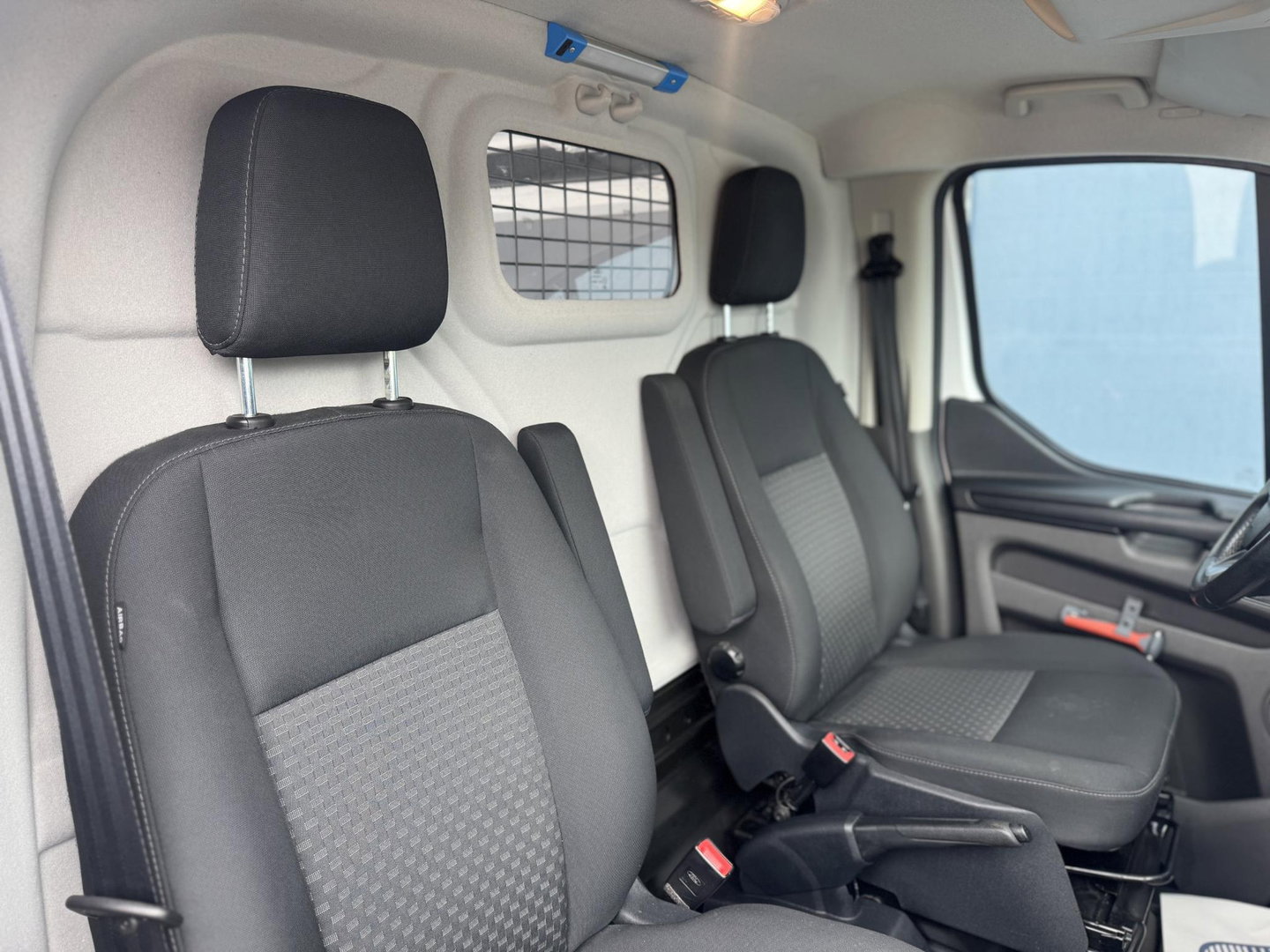 Ford Transit Custom 300 2.0 TDCI L1H1 Trend AIRCO / CRUISE CONTROLE / N.A.P / KLEP