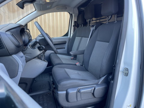 Opel Vivaro 2.0 CDTI L3H1 Edition | Trekhaak | Dubbele Schuifdeur | Cruise Control | Achteruitrijcamera | Apple Carplay | Parkeersensoren Achter | Airconditioning |