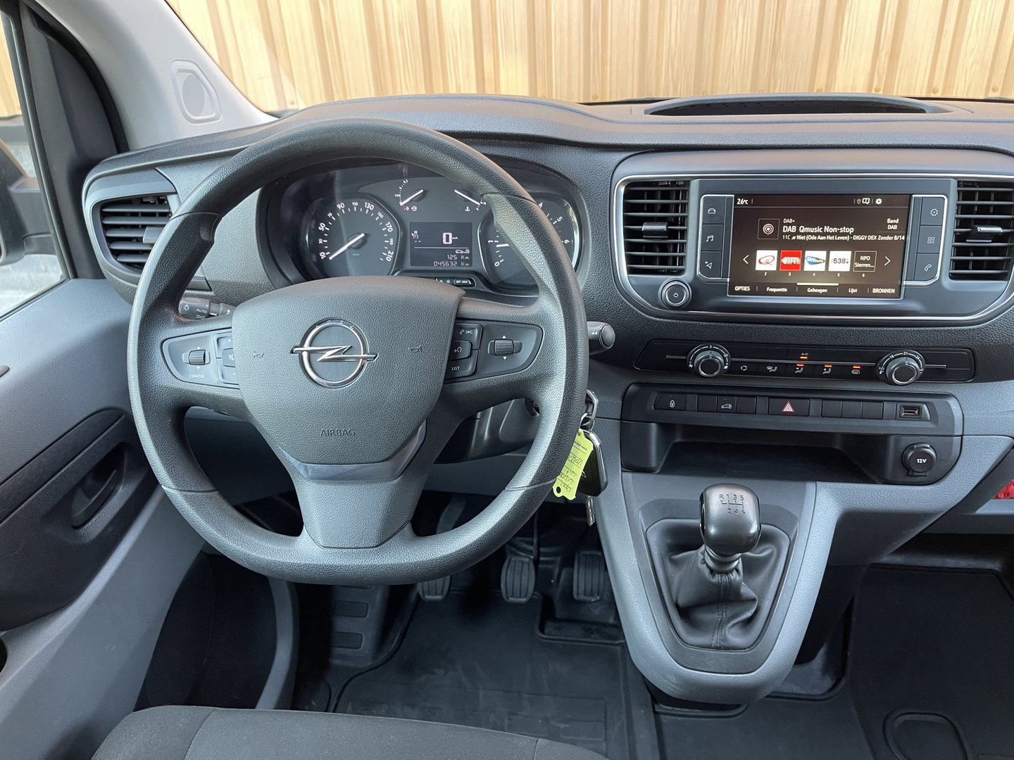 Opel Vivaro 2.0 CDTI L3H1 Edition | Trekhaak | Dubbele Schuifdeur | Cruise Control | Achteruitrijcamera | Apple Carplay | Parkeersensoren Achter | Airconditioning |