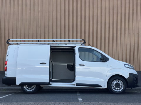 Opel Vivaro 2.0 CDTI L3H1 Edition | Trekhaak | Dubbele Schuifdeur | Cruise Control | Achteruitrijcamera | Apple Carplay | Parkeersensoren Achter | Airconditioning |