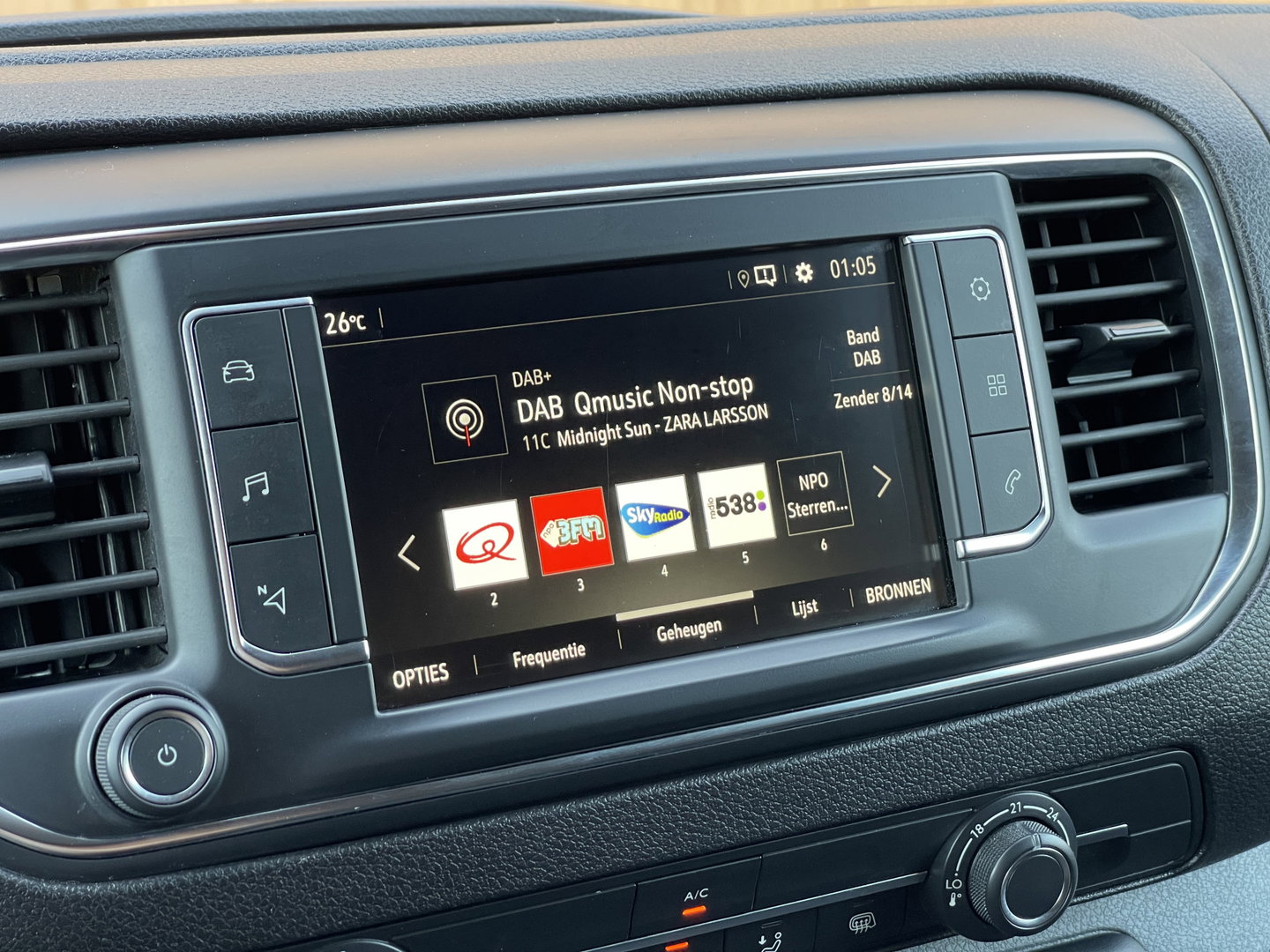 Opel Vivaro 2.0 CDTI L3H1 Edition | Trekhaak | Dubbele Schuifdeur | Cruise Control | Achteruitrijcamera | Apple Carplay | Parkeersensoren Achter | Airconditioning |
