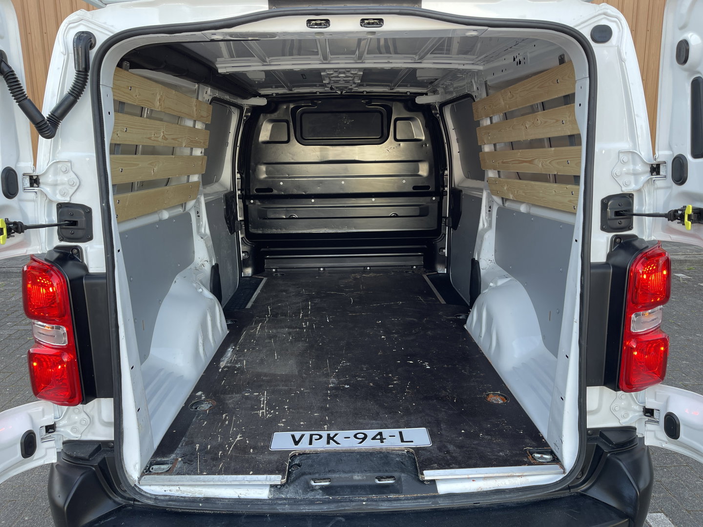 Opel Vivaro 2.0 CDTI L3H1 Edition | Trekhaak | Dubbele Schuifdeur | Cruise Control | Achteruitrijcamera | Apple Carplay | Parkeersensoren Achter | Airconditioning |