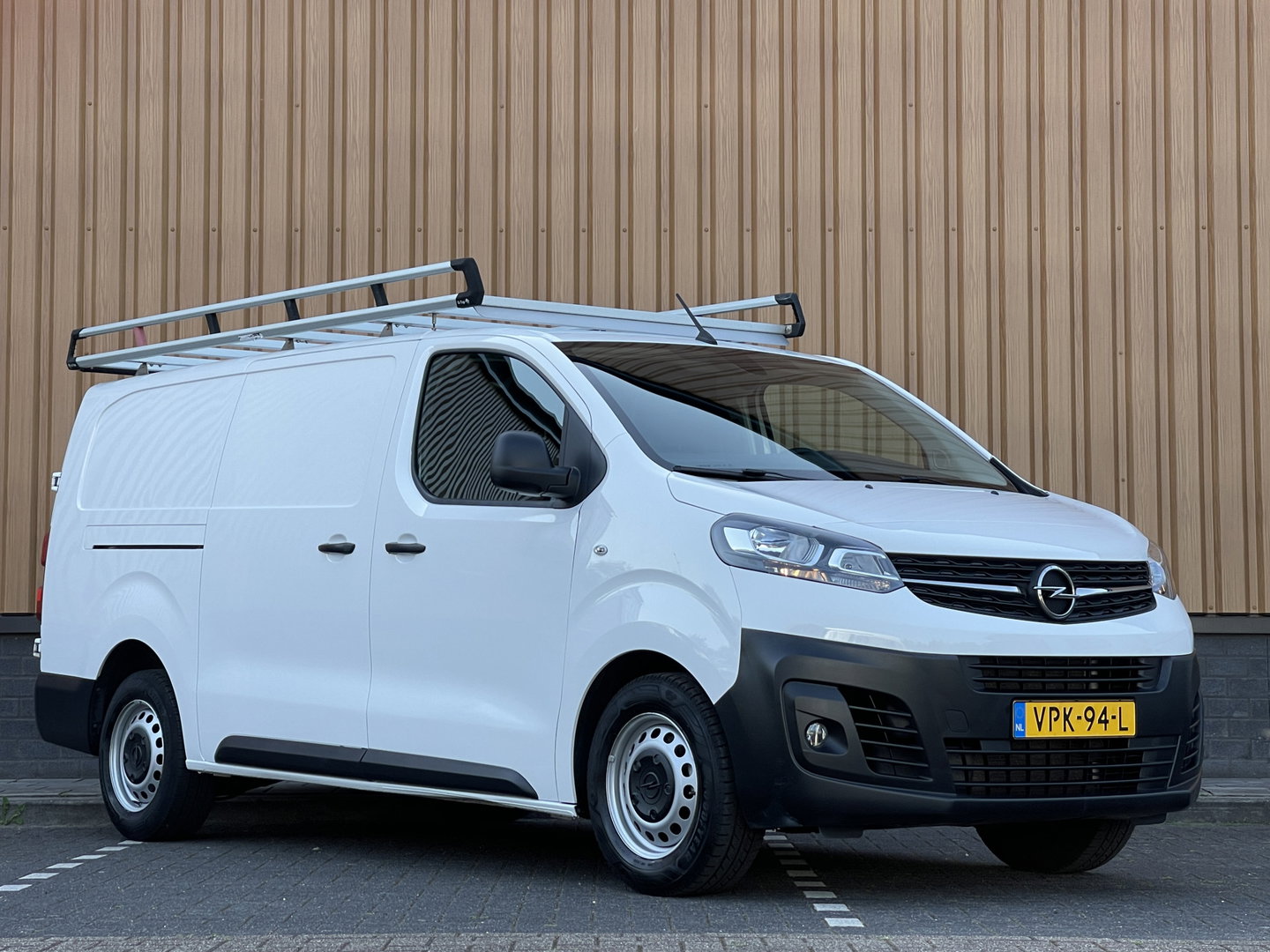 Opel Vivaro 2.0 CDTI L3H1 Edition | Trekhaak | Dubbele Schuifdeur | Cruise Control | Achteruitrijcamera | Apple Carplay | Parkeersensoren Achter | Airconditioning |