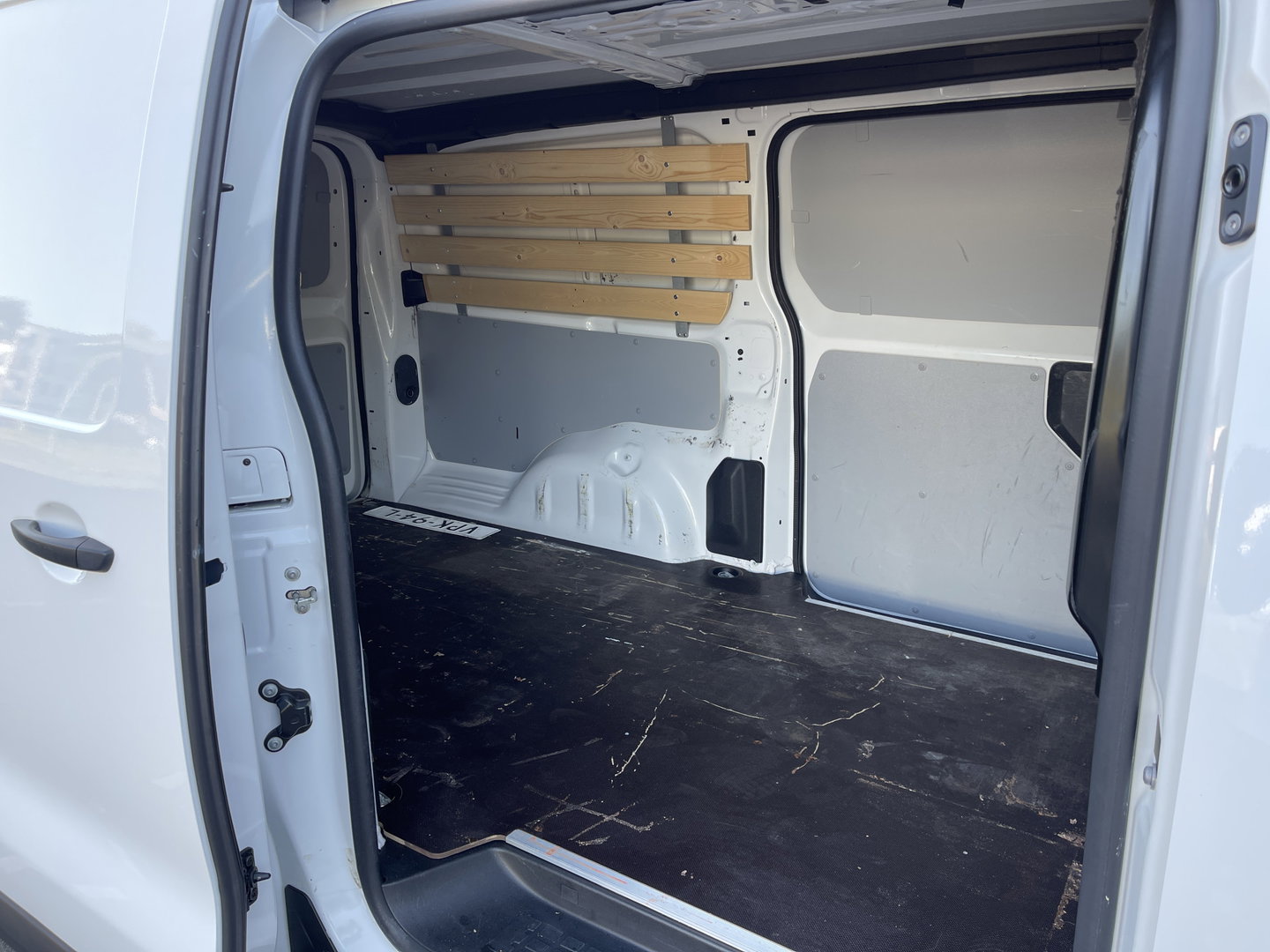 Opel Vivaro 2.0 CDTI L3H1 Edition | Trekhaak | Dubbele Schuifdeur | Cruise Control | Achteruitrijcamera | Apple Carplay | Parkeersensoren Achter | Airconditioning |