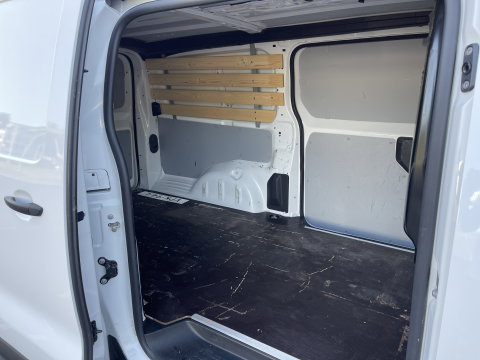 Opel Vivaro 2.0 CDTI L3H1 Edition | Trekhaak | Dubbele Schuifdeur | Cruise Control | Achteruitrijcamera | Apple Carplay | Parkeersensoren Achter | Airconditioning |