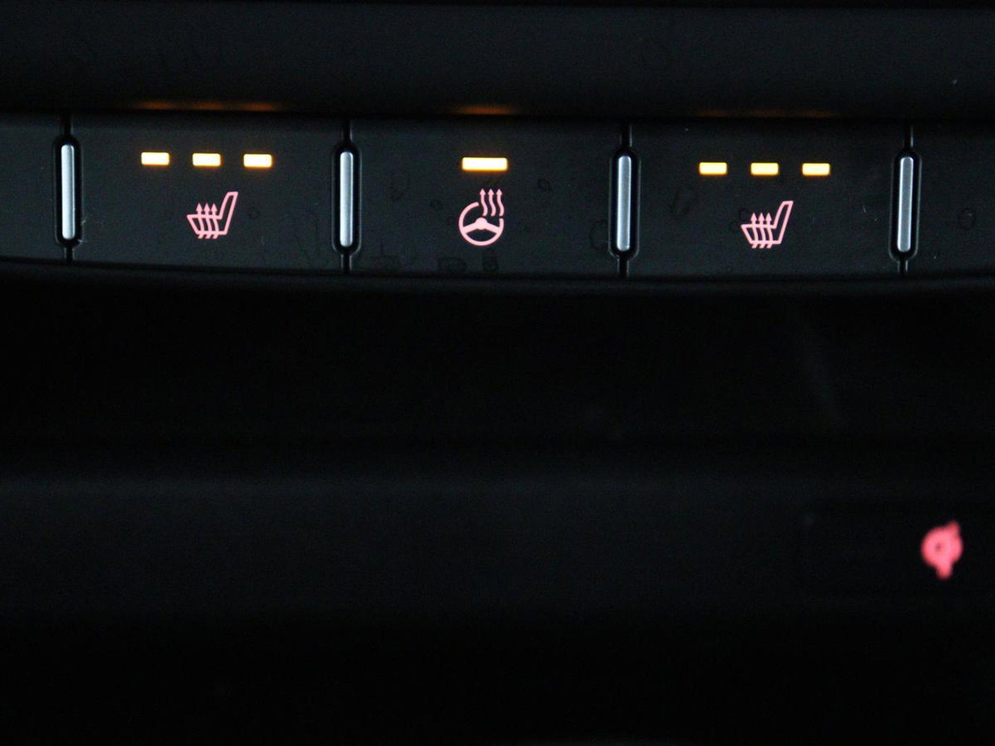 Kia Ceed 1.5 T-GDi GT-PlusLine | Panoramadak | Trekhaak | Stoelverwarming | Leder/Alcantara | JBL Sound | Carplay | Adaptive cruise | Sportstoelen | Achterbankverwarming | Keyless | Navigatie | Camera | Memory | Side Assist