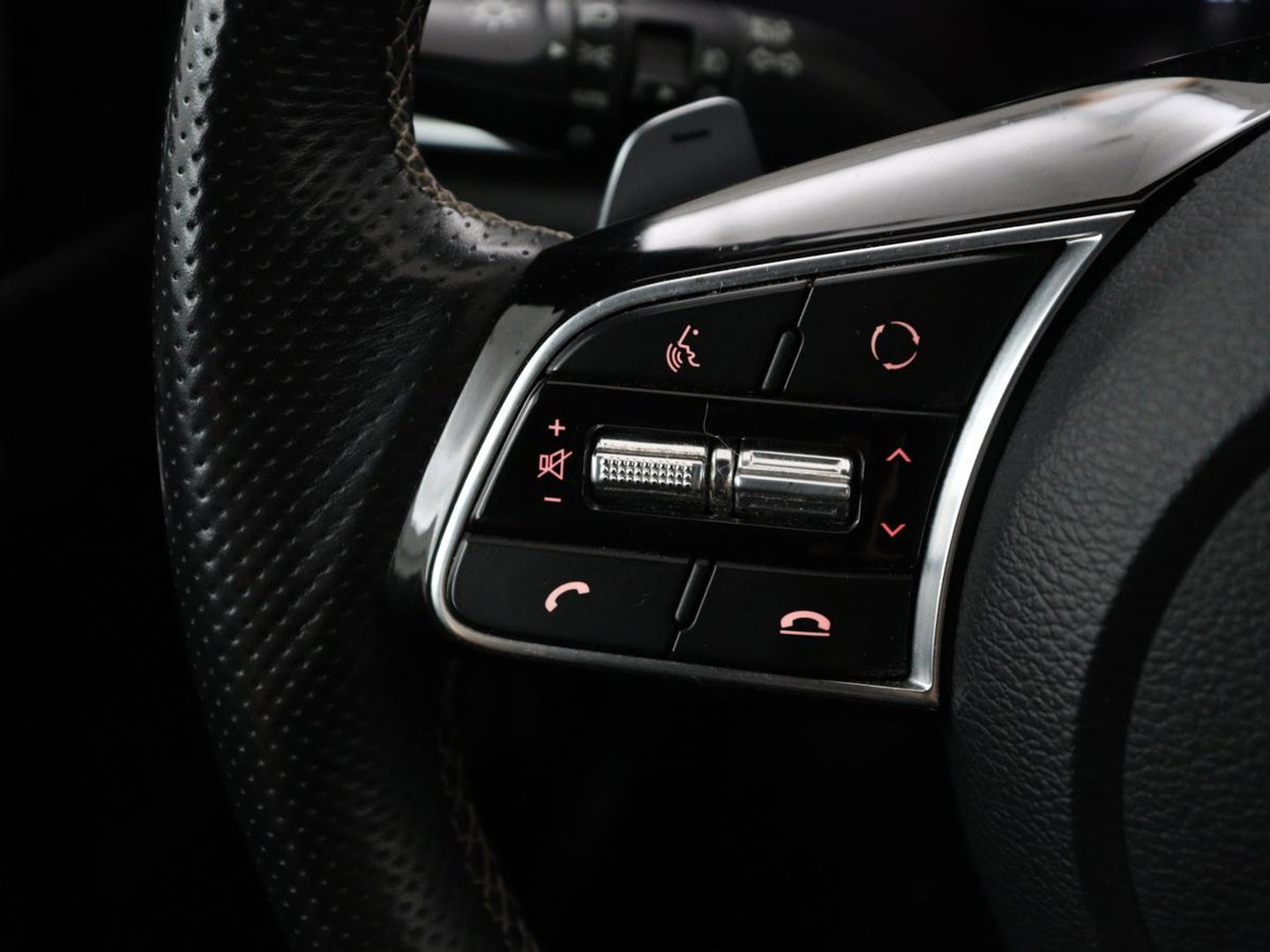 Kia Ceed 1.5 T-GDi GT-PlusLine | Panoramadak | Trekhaak | Stoelverwarming | Leder/Alcantara | JBL Sound | Carplay | Adaptive cruise | Sportstoelen | Achterbankverwarming | Keyless | Navigatie | Camera | Memory | Side Assist