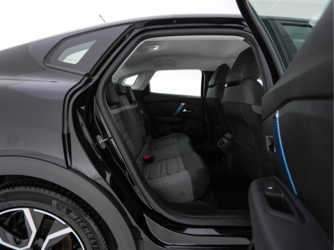 Citroën Ë-C4 X Feel Pack 50 kWh [ 3-Fase-11Kw ] {SOH-91%} (INCL-BTW) *HEATPUMP | FULL-LED | LEATHER-FABRIC | DIGI-COCKPIT | DAB | COMFORTSEATS | CAMERA | ECC | CARPLAY | LANE-ASSIST | PDC | CRUISE | 18''ALU*