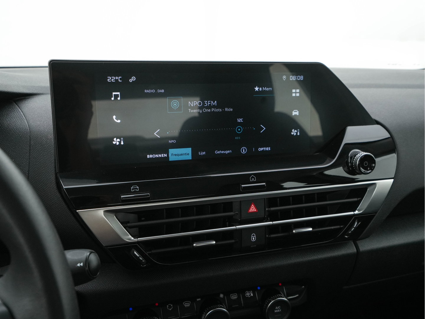 Citroën Ë-C4 X Feel Pack 50 kWh [ 3-Fase-11Kw ] {SOH-91%} (INCL-BTW) *HEATPUMP | FULL-LED | LEATHER-FABRIC | DIGI-COCKPIT | DAB | COMFORTSEATS | CAMERA | ECC | CARPLAY | LANE-ASSIST | PDC | CRUISE | 18''ALU*