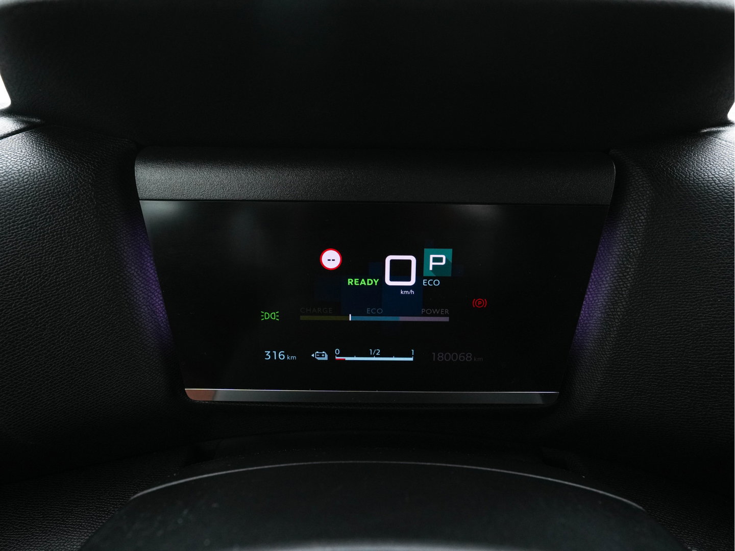 Citroën Ë-C4 X Feel Pack 50 kWh [ 3-Fase-11Kw ] {SOH-91%} (INCL-BTW) *HEATPUMP | FULL-LED | LEATHER-FABRIC | DIGI-COCKPIT | DAB | COMFORTSEATS | CAMERA | ECC | CARPLAY | LANE-ASSIST | PDC | CRUISE | 18''ALU*