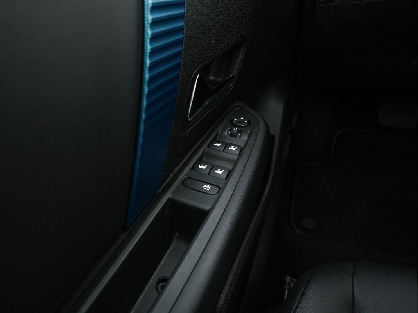 Citroën Ë-C4 X Feel Pack 50 kWh [ 3-Fase-11Kw ] {SOH-91%} (INCL-BTW) *HEATPUMP | FULL-LED | LEATHER-FABRIC | DIGI-COCKPIT | DAB | COMFORTSEATS | CAMERA | ECC | CARPLAY | LANE-ASSIST | PDC | CRUISE | 18''ALU*