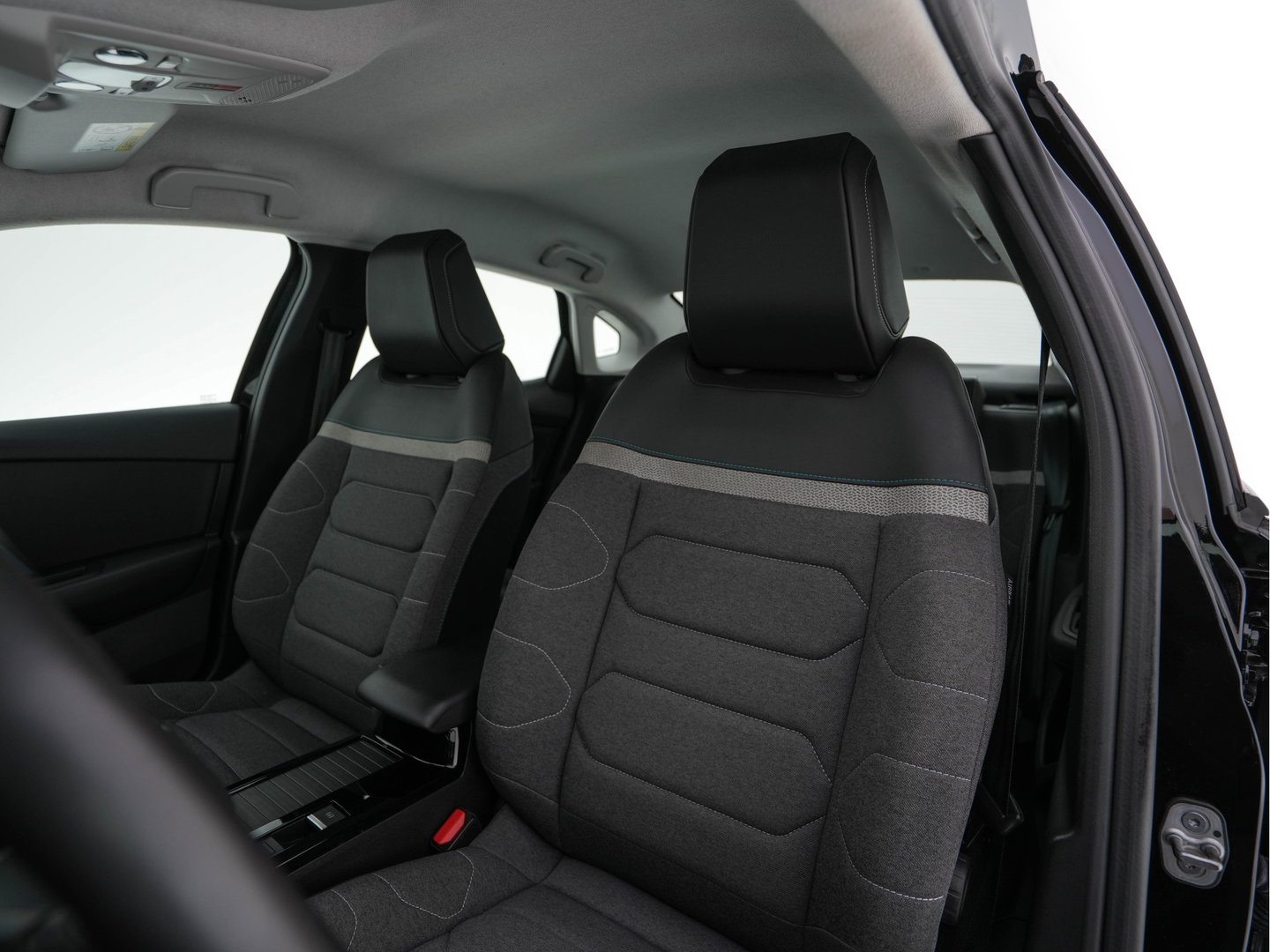 Citroën Ë-C4 X Feel Pack 50 kWh [ 3-Fase-11Kw ] {SOH-91%} (INCL-BTW) *HEATPUMP | FULL-LED | LEATHER-FABRIC | DIGI-COCKPIT | DAB | COMFORTSEATS | CAMERA | ECC | CARPLAY | LANE-ASSIST | PDC | CRUISE | 18''ALU*