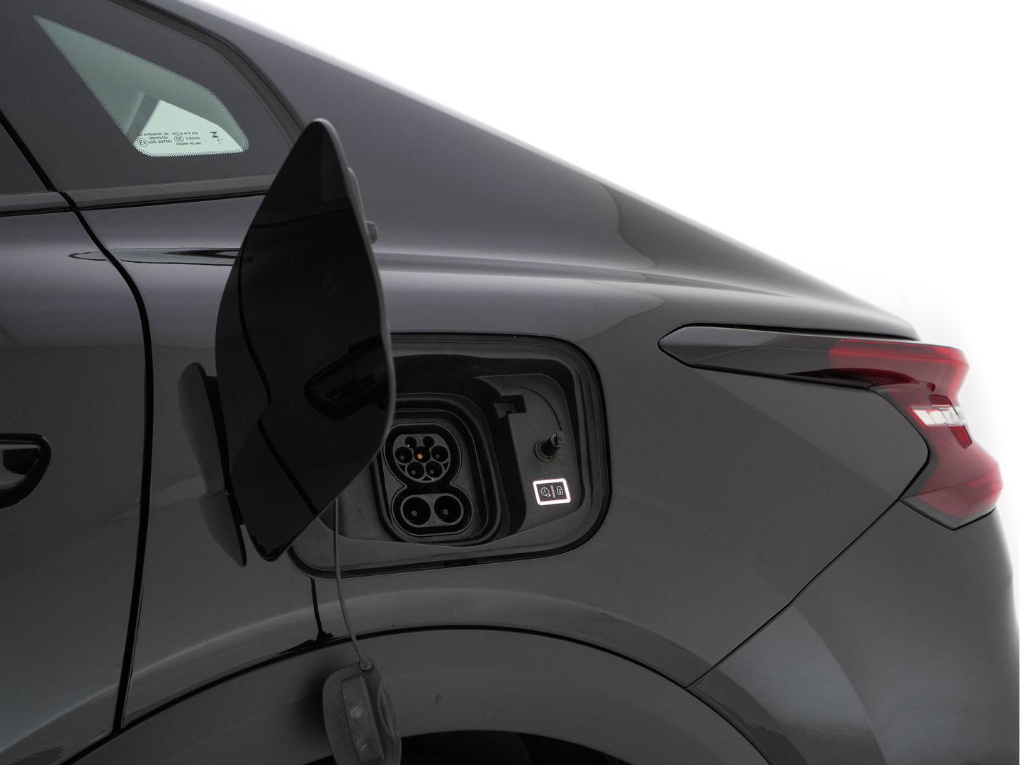 Citroën Ë-C4 X Feel Pack 50 kWh [ 3-Fase-11Kw ] {SOH-91%} (INCL-BTW) *HEATPUMP | FULL-LED | LEATHER-FABRIC | DIGI-COCKPIT | DAB | COMFORTSEATS | CAMERA | ECC | CARPLAY | LANE-ASSIST | PDC | CRUISE | 18''ALU*
