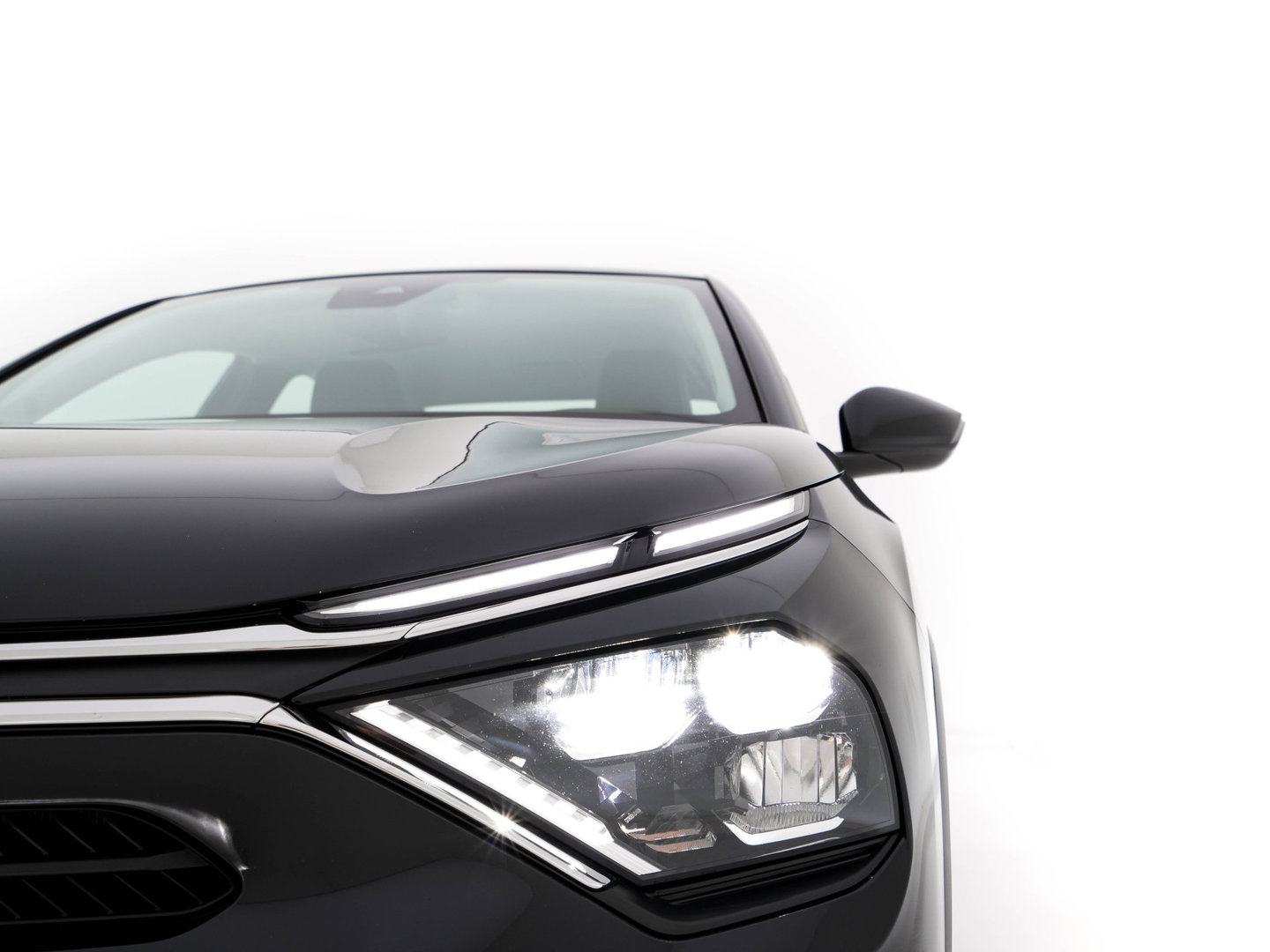 Citroën Ë-C4 X Feel Pack 50 kWh [ 3-Fase-11Kw ] {SOH-91%} (INCL-BTW) *HEATPUMP | FULL-LED | LEATHER-FABRIC | DIGI-COCKPIT | DAB | COMFORTSEATS | CAMERA | ECC | CARPLAY | LANE-ASSIST | PDC | CRUISE | 18''ALU*