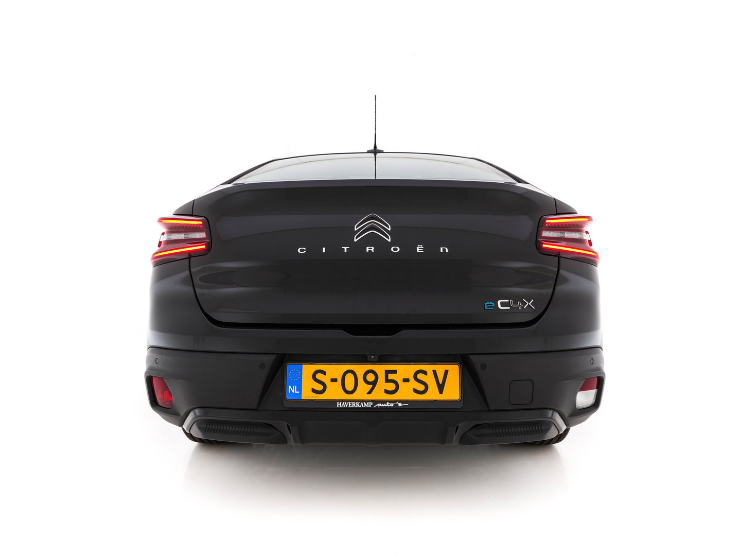 Citroën Ë-C4 X Feel Pack 50 kWh [ 3-Fase-11Kw ] {SOH-91%} (INCL-BTW) *HEATPUMP | FULL-LED | LEATHER-FABRIC | DIGI-COCKPIT | DAB | COMFORTSEATS | CAMERA | ECC | CARPLAY | LANE-ASSIST | PDC | CRUISE | 18''ALU*