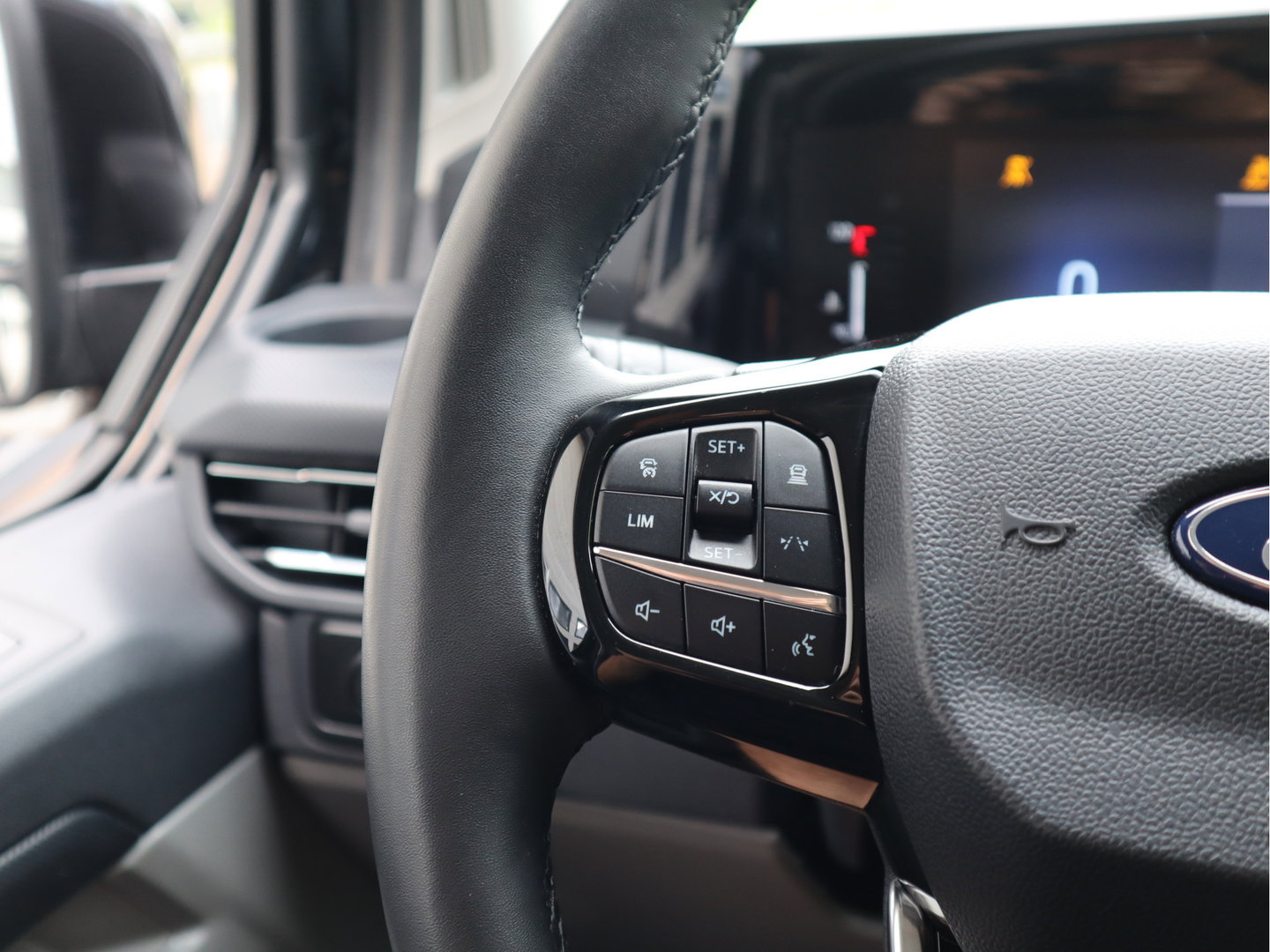 Ford Transit Custom 2.0 TDCI 136pk Euro 6 L2 Lang LIMITED - Apple Carplay - Camera - Cruise