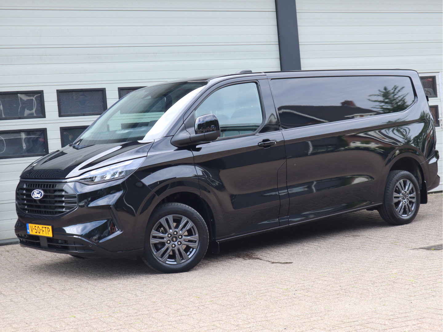 Ford Transit Custom 2.0 TDCI 136pk Euro 6 L2 Lang LIMITED - Apple Carplay - Camera - Cruise