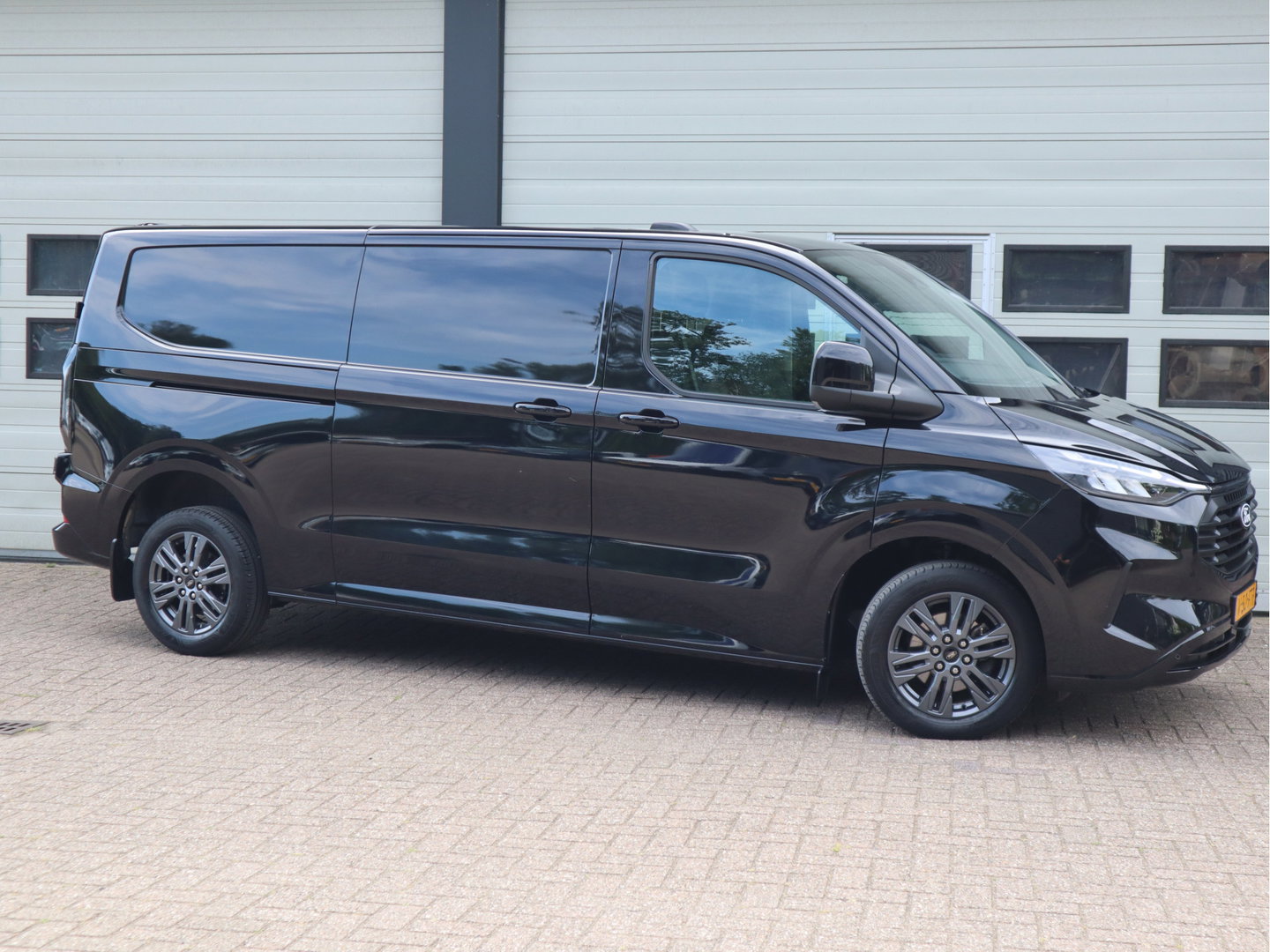 Ford Transit Custom 2.0 TDCI 136pk Euro 6 L2 Lang LIMITED - Apple Carplay - Camera - Cruise