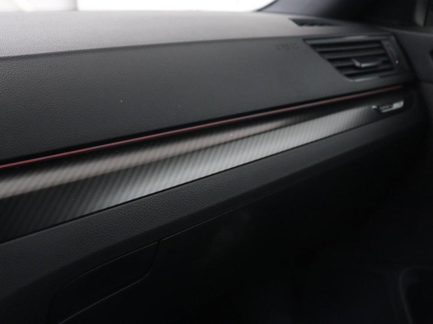Škoda Superb 1.4 TSI iV Sportline | Stoelverwarming | Alcantara | Adaptive cruise | Camera | Carplay | Matrix LED | Stuurverwarming | Virtual Cockpit | Navigatie | Parkeerhulp | Sportstoelen | Sfeerverlichting | PHEV | Plug In