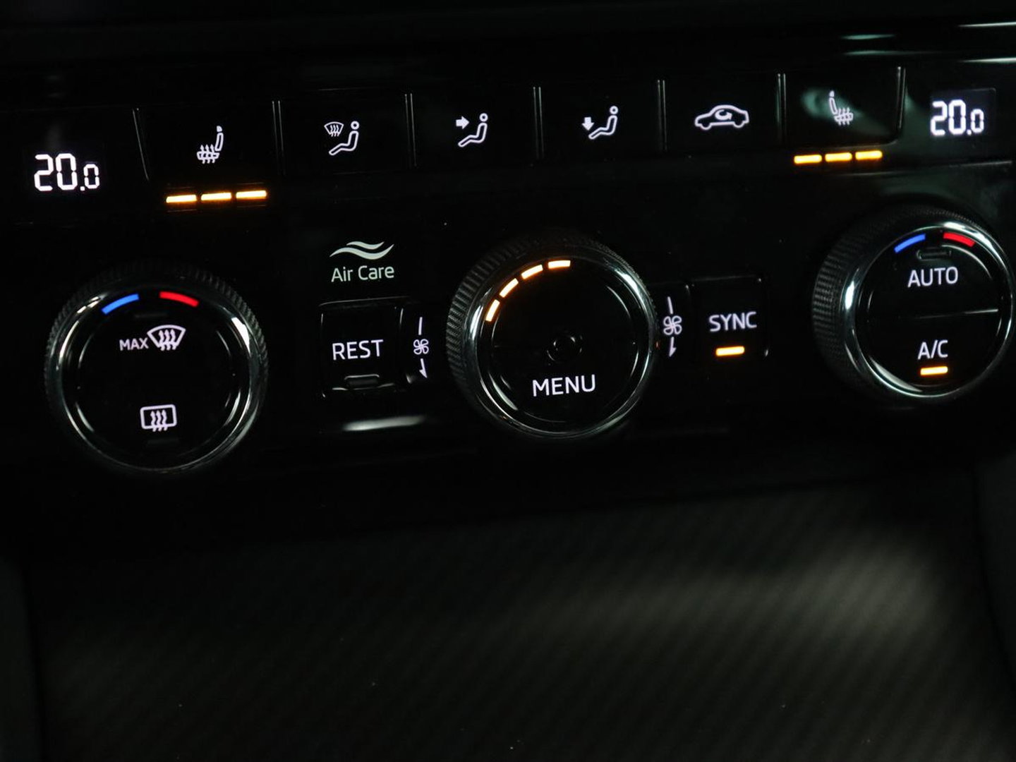 Škoda Superb 1.4 TSI iV Sportline | Stoelverwarming | Alcantara | Adaptive cruise | Camera | Carplay | Matrix LED | Stuurverwarming | Virtual Cockpit | Navigatie | Parkeerhulp | Sportstoelen | Sfeerverlichting | PHEV | Plug In
