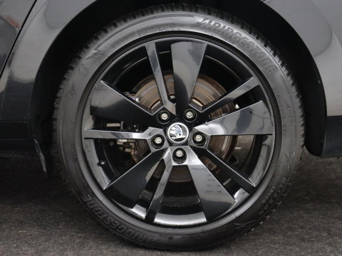 Škoda Superb 1.4 TSI iV Sportline | Stoelverwarming | Alcantara | Adaptive cruise | Camera | Carplay | Matrix LED | Stuurverwarming | Virtual Cockpit | Navigatie | Parkeerhulp | Sportstoelen | Sfeerverlichting | PHEV | Plug In
