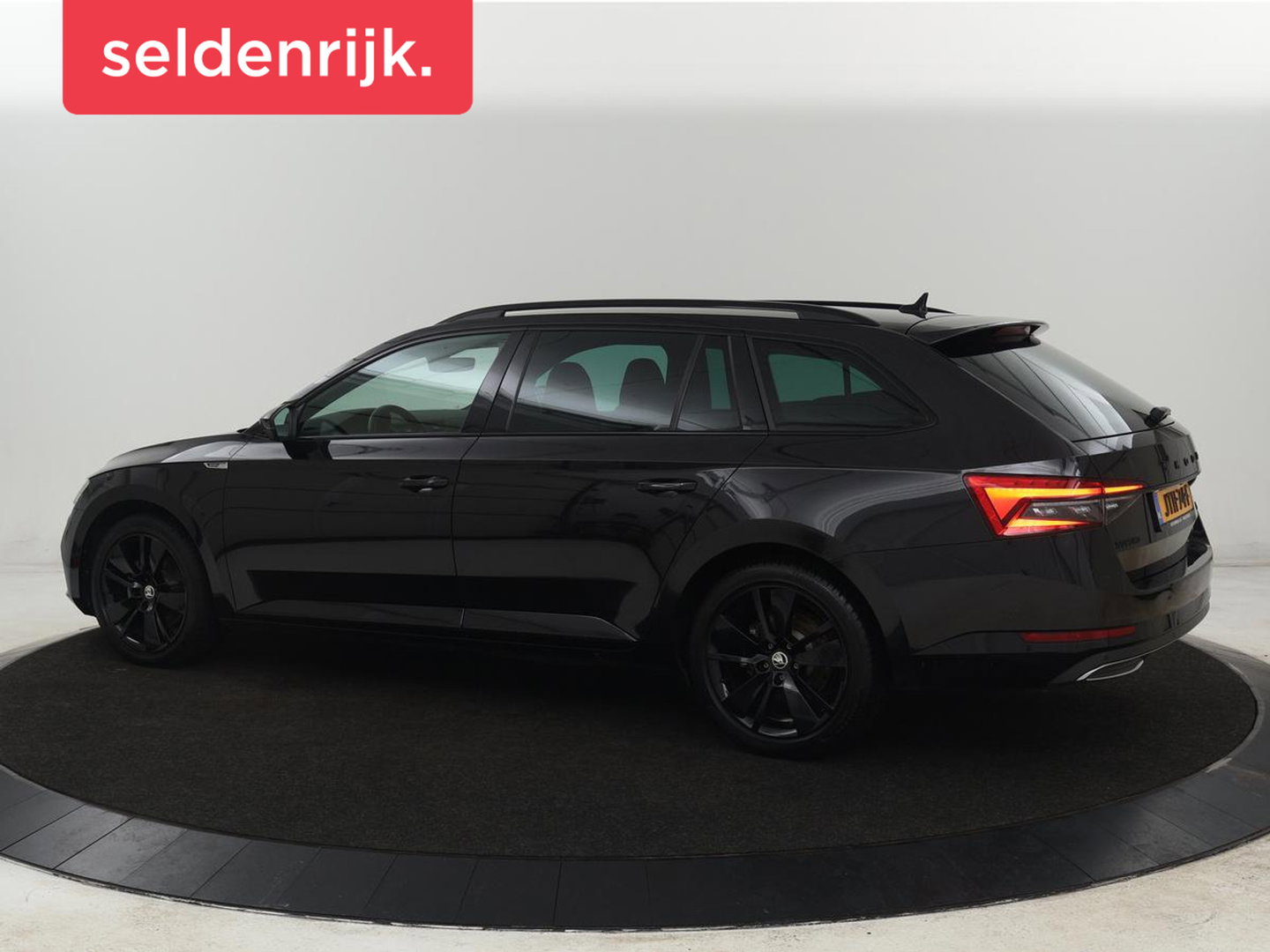 Škoda Superb 1.4 TSI iV Sportline | Stoelverwarming | Alcantara | Adaptive cruise | Camera | Carplay | Matrix LED | Stuurverwarming | Virtual Cockpit | Navigatie | Parkeerhulp | Sportstoelen | Sfeerverlichting | PHEV | Plug In