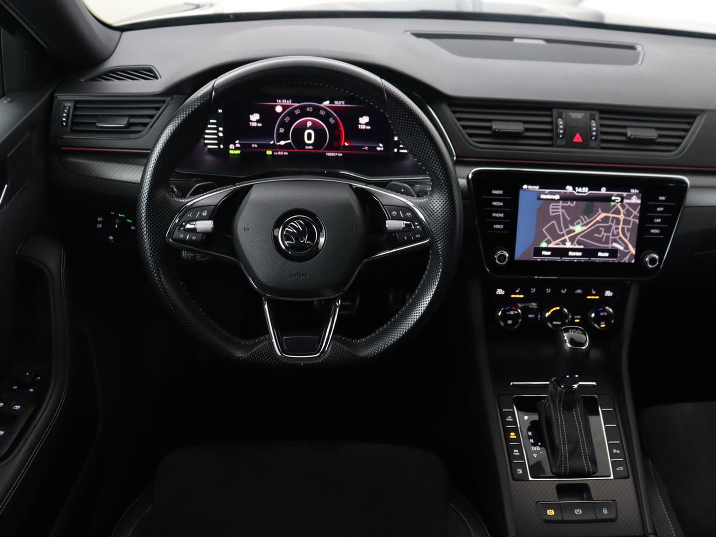 Škoda Superb 1.4 TSI iV Sportline | Stoelverwarming | Alcantara | Adaptive cruise | Camera | Carplay | Matrix LED | Stuurverwarming | Virtual Cockpit | Navigatie | Parkeerhulp | Sportstoelen | Sfeerverlichting | PHEV | Plug In