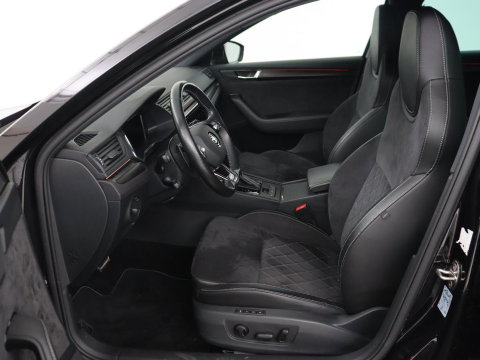 Škoda Superb 1.4 TSI iV Sportline | Stoelverwarming | Alcantara | Adaptive cruise | Camera | Carplay | Matrix LED | Stuurverwarming | Virtual Cockpit | Navigatie | Parkeerhulp | Sportstoelen | Sfeerverlichting | PHEV | Plug In